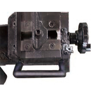 It weighs only 11 kg and is equipped with a portable handle.