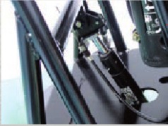 ガススプリングの採用で刃物の昇降が大変スムーズ。(当社オリジナル)